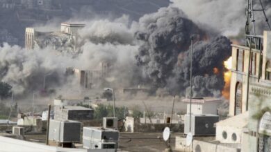 الحوثيون يمنعون توثيق آثار الغارات الجوية ويهددون بملاحقة من ينشر مشاهد المواقع المستهدفة لهذا الأسباب.