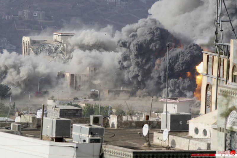 الحوثيون يمنعون توثيق آثار الغارات الجوية ويهددون بملاحقة من ينشر مشاهد المواقع المستهدفة لهذا الأسباب.