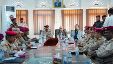 الخنبشي يؤكد أهمية وحدة القرار العسكري ورفع الجاهزية خلال لقاء بقيادة المنطقة العسكرية الثانية