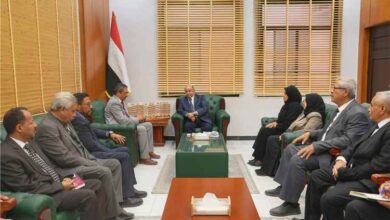 الخنبشي يبحث مع وزير الثقافة والسياحة سبل تنشيط القطاع السياحي وتعزيز الحراك الثقافي في حضرموت