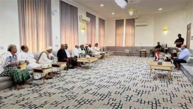 الخنبشي يشيد بجهود لجنة إصلاح ذات البين ويؤكد منع أي أعمال للتنقيب عن الذهب بمنطقة قضية حفاظاً على الأمن والسلم المجتمعي