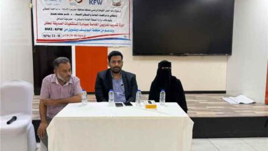 الدكتور بن نويصر يدشن دورة تدريب المدربين الخاصة بمبادرة المستشفيات الصديقة للطفل بالمكلا