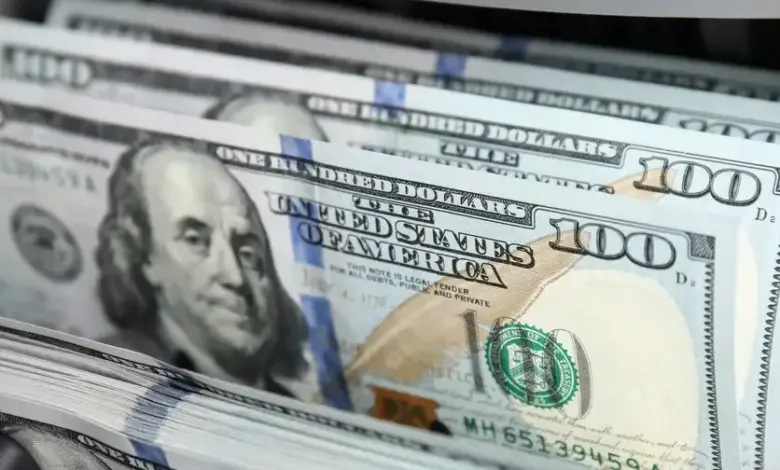 الدولار يرتفع عقب إبقاء الاحتياطي الفيدرالي على سعر الفائدة دون تغيير