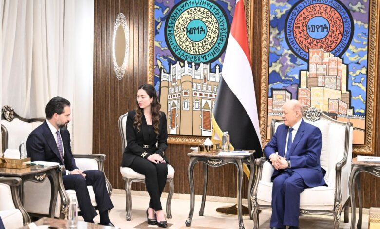 الرئيس العليمي: لم نغلق مطار صنعاء ولن نتنازل عن السيادة
