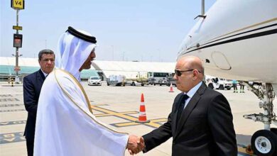الرئيس العليمي يصل الدوحة لتقديم واجب العزاء بوفاة الشيخ حمد بن خليفة آل ثاني