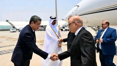 الرئيس العليمي يصل الدوحة لتقديم واجب العزاء في وفاة الأمير الوالد