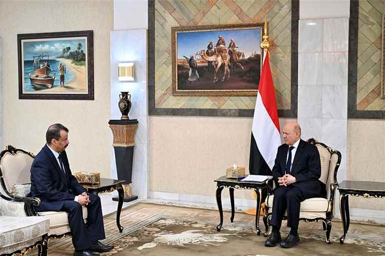 المشهد اليمني - الرئيس العليمي يوجه رسائل مهمة لشباب محافظة صعدة معقل عبدالملك الحوثي