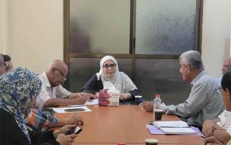 السباعي تترأس اجتماعًا موسعًا لمديري مكاتب الصحة بعدن لإطلاق المشاركة المجتمعية وتفعيل النظام المسائي بمراكز الرعاية الصحية الأولية
