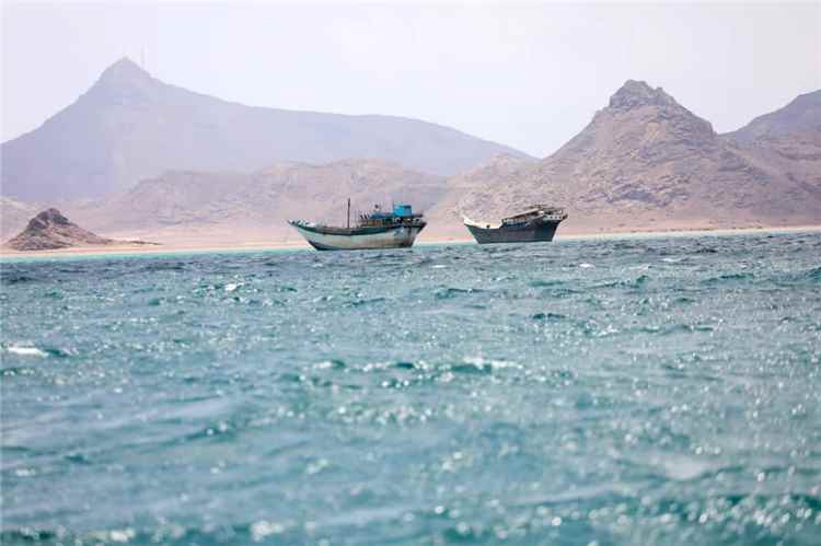 السعودية تبحث تشكيل تحالف دولي لحماية الملاحة في البحر الأحمر من هجمات الحـ.ـوثيين