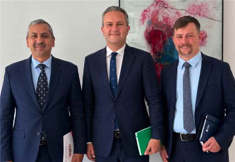 السفير الإرياني يستعرض مع مؤسسة كونراد أديناور الألمانية تطورات الأوضاع في اليمن وانتهاكات الحوثيين