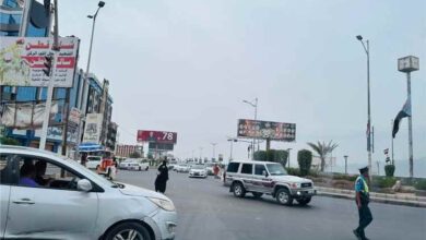 السلطات الأمنية تزيل صور عيدروس من شوارع الشيخ عثمان والمنصورة بعدن