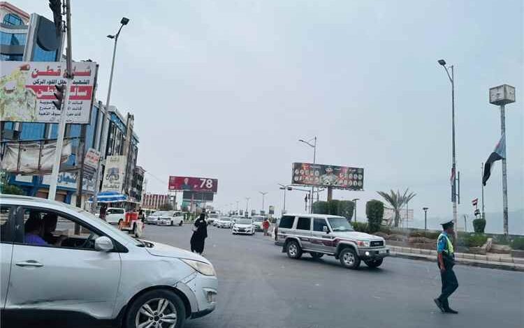 السلطات الأمنية تزيل صور عيدروس من شوارع الشيخ عثمان والمنصورة بعدن