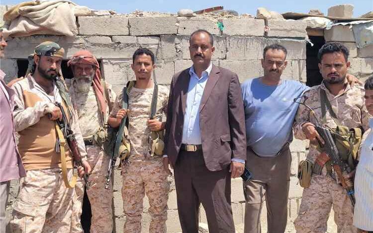 الشاعري يتفقد جبهات القتال في الفاخر وتباب عثمان ويشيد بصمود المقاتلين