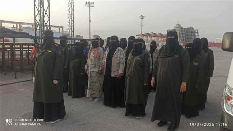 الشرطة النسائية تؤدي دورًا محوريًا في تنفيذ الخطة الأمنية لمهرجان البلدة السياحي
