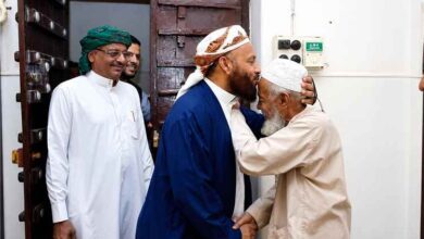 الشيخ محمد بن شبيبة يقدم واجب العزاء في وفاة الشيخ العلامة علي بن سالم بكير