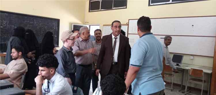 الطهيش والشكلية يدشنان الاختبارات العملية لـ 776 طالباً وطالبة في 29 تخصصاً في المعاهد التقنية والمهنية بالعاصمة المؤقتة عدن