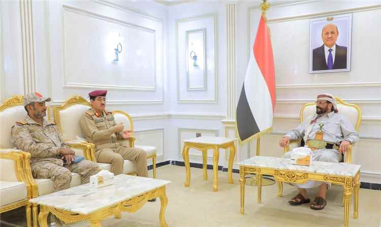العرادة يؤكد خلال لقائه وزير الدفاع ورئيس الأركان أن الدفاع عن الجمهورية معركة مصيرية ويشدد على رفع الجاهزية