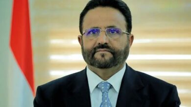 العرادة يلتقي مسؤولا صينيًا ويدعو لمواقف أكثر حزمًا ضد الحوثيين وممارسة ضغط أكبر على إيران
