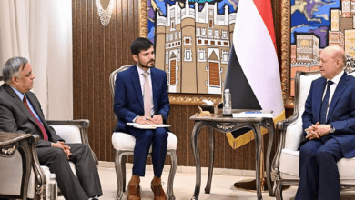 العليمي: المجتمع الدولي مطالب باعتبار الحوثيين جزءاً من شبكة تهديدات إقليمية متداخلة وأنشطتهم تهدد أمن البحر الأحمر والدول الآسيوية