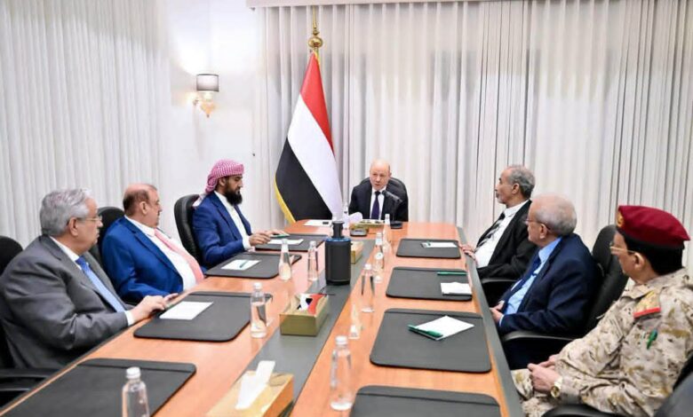 العليمي: لن نسمح لأي طائرة إيرانية بدخول اليمن من اليوم..