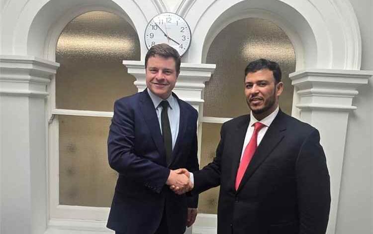 العليمي يبحث مع مدير دائرة الشرق الأوسط وشمال أفريقيا بالخارجية البريطانية مستجدات الأوضاع وتعزيز التعاون