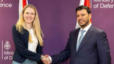 العليمي يبحث مع وزيرة القوات المسلحة البريطانية تعزيز الشراكة الدفاعية