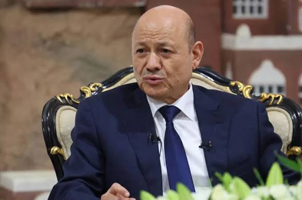 العليمي يطلق تحذيراً شديد اللهجة: لا اعتراف بأي تعامل مع الحوثيين في الملفات السيادية.. واختبار حاسم أمام المجتمع الدولي
