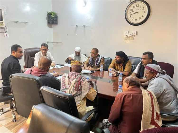 العمودي يناقش مع جمعية العباري بحضرموت أوضاع الجمعية وسير عملها