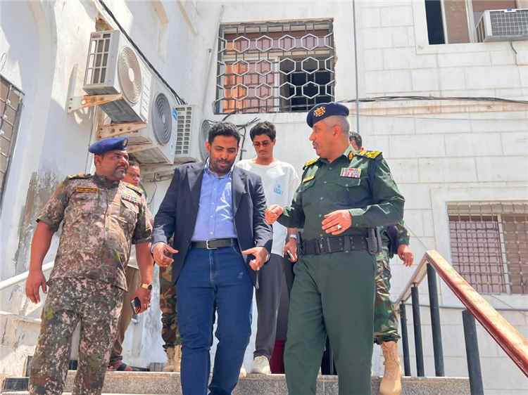 العميد الجابري والدكتور بن نويصر يبحثان تعزيز التعاون الأمني والصحي بساحل حضرموت