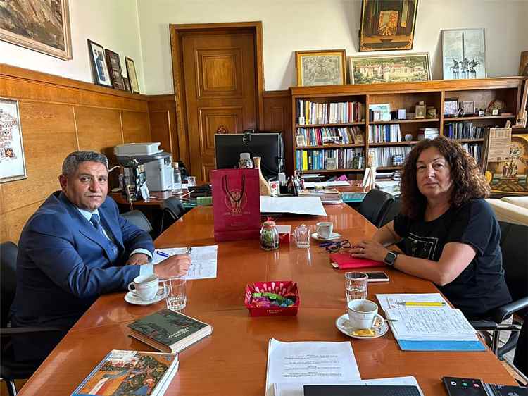 القائم بأعمال السفارة في صوفيا يبحث مع المكتبة البلغارية تعزيز التعاون الثقافي بين البلدين