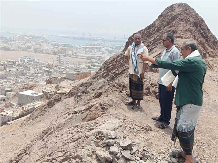 القلعة يتفقد مصدات الأمطار بالشريط الجبلي استعداداً لأي منخفضات جوية