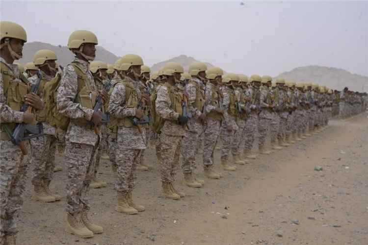 القوات الحكومية تغلق أبرز مسارات التهريب الحوثية وأحكام سيطرتها على كامل المسارات الصحراوية غير النظامية