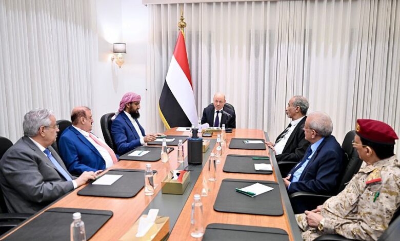 القوات المسلحة تتوعد بـ«الضرب بيد من حديد» ومجلس الدفاع يقر إجراءات عسكرية لحماية سيادة اليمن ويوحه برفع الجاهزية العسكرية