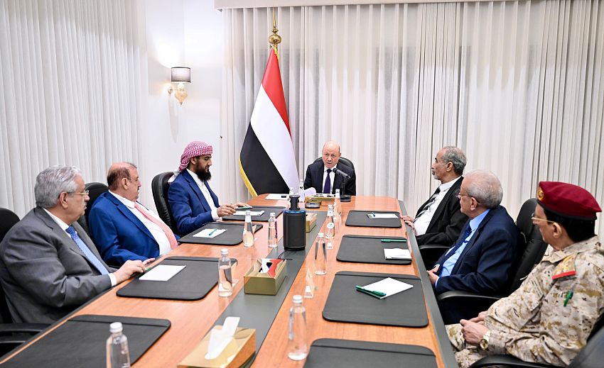 القوات المسلحة تتوعد بـ«الضرب بيد من حديد» ومجلس الدفاع يقر إجراءات عسكرية لحماية سيادة اليمن ويوحه برفع الجاهزية العسكرية
