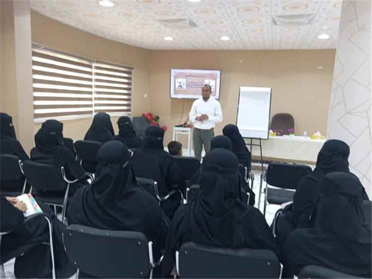اللجنة الوطنية للمرأة بساحل حضرموت وجمعية إيڤ لتنمية المرأة والمجتمع تنظمان ندوة تفاعلية بعنوان "من التحديات إلى الاستمرارية: أسرار صمود الأسر المنتجة"