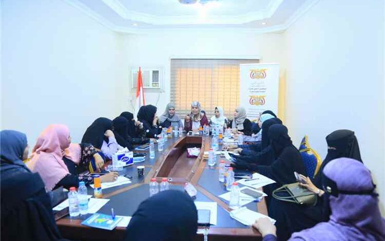 اللجنة الوطنية للمرأة تجتمع بعضواتها في الوزارات والهيئات الحكومية لبحث تحديات العمل وتمكين المرأة مؤسسيًا