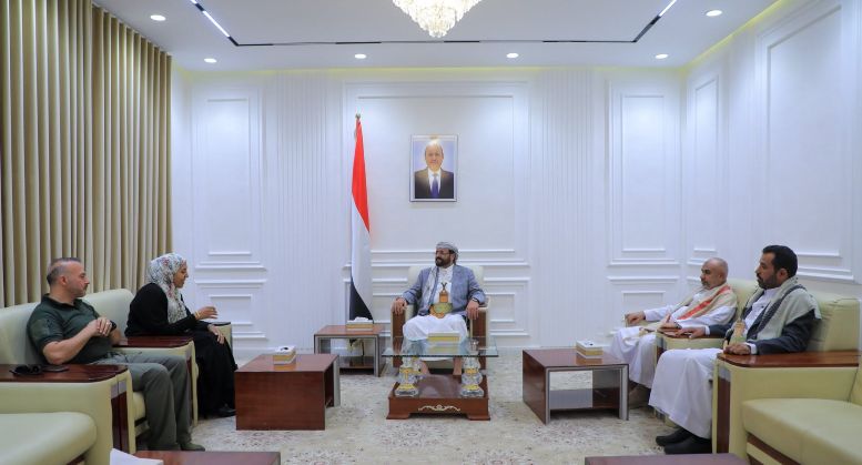 اللواء سلطان العرادة يبحث مع فريق المبعوث الأممي تنفيذ خطة دعم إطلاق سراح المحتجزين