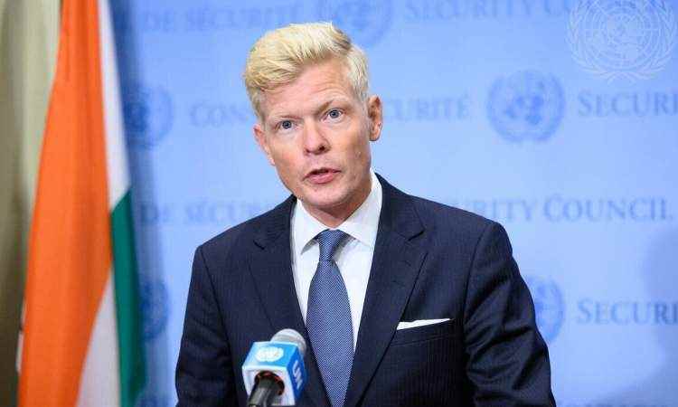 المبعوث الأممي يعرب عن قلقه من استئناف هجمات الحوثيين على السفن التجارية ويدعو إلى العودة للمفاوضات