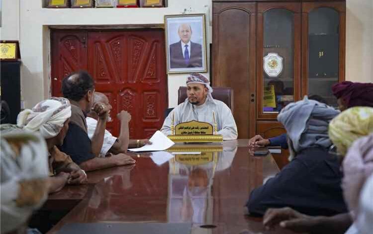 المحافظ الثقلي يلتقي عضو المجلس المحلي وأعيان منطقة مومي ويؤكد أهمية تعزيز وحدة الصف