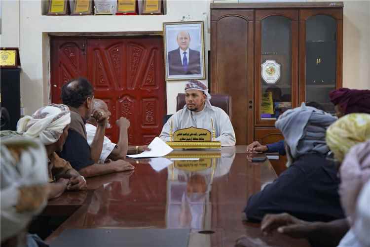 المحافظ الثقلي يلتقي عضو المجلس المحلي وأعيان منطقة مومي ويؤكد أهمية تعزيز وحدة الصف