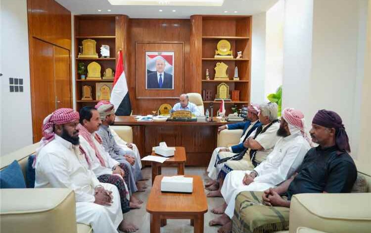 المحافظ الخنبشي يشيد بالدور الوطني  لكندة ويبحث مع وفد مكتب قبيلة كندة بالوادي والصحراء مستجدات الأوضاع بالمحافظة