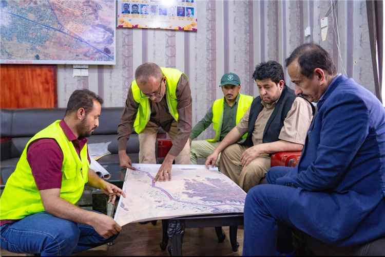 المحافظ بن الوزير يؤكد أهمية الدراسات الهندسية لحواجز تغذية المياه الجوفية ويشدد على تسريع المعالجات لمواجهة شح المياه