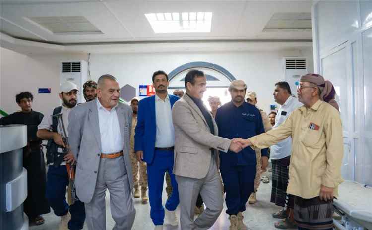 المحافظ بن الوزير يتفقد هيئة مستشفى شبوة العام ويؤكد استمرار دعم تعزيز  الخدمات الطبية للمواطنين.