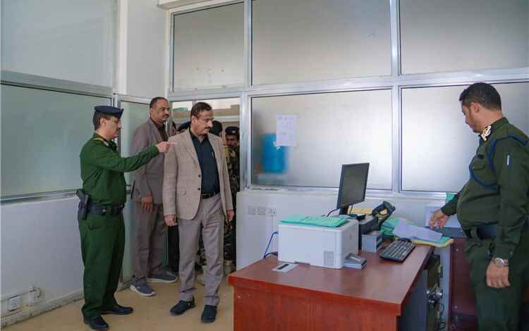 المحافظ بن الوزير يطّلع على نشاط فرع مصلحة الجوازات ويوجه بتسهيل الإجراءات للمواطنين