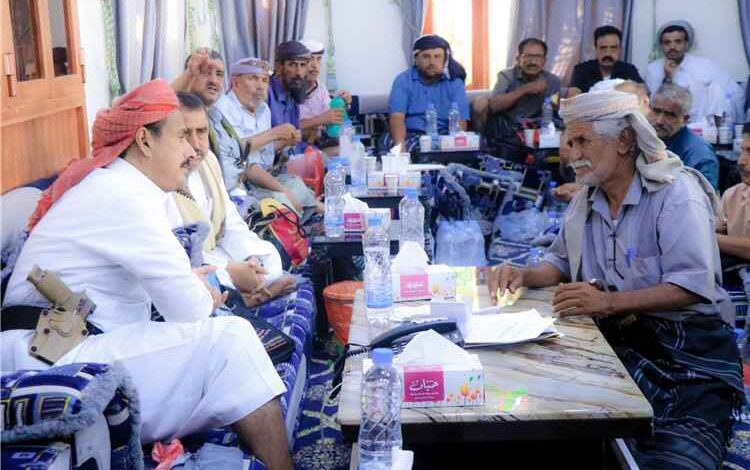 المحافظ بن الوزير يواصل معالجة القضايا الاجتماعية وإصلاح ذات البين تعزيزًا للاستقرار وحماية النسيج المجتمعي