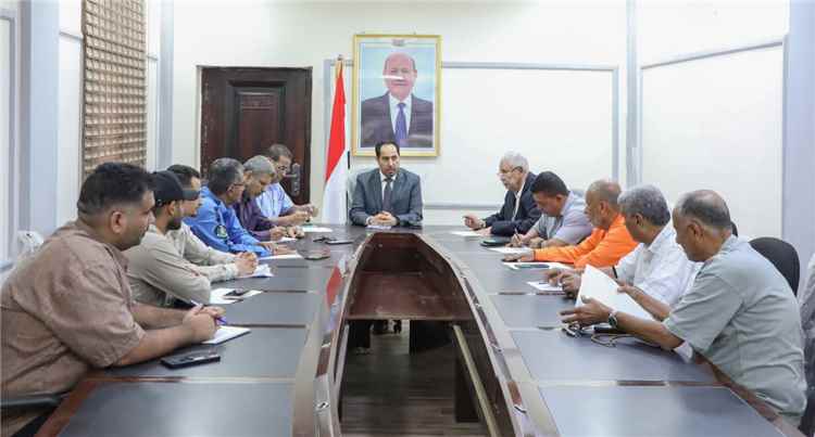 الوزير البكري يلتقي إدارة نادي شمسان ويؤكد على دعم خطط النادي وتطوير أنشطته