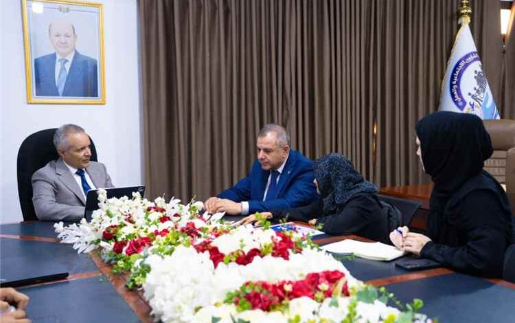 الوزير اليافعي يبحث مع المفوضية السامية تعزيز الشراكة وتنسيق الجهود