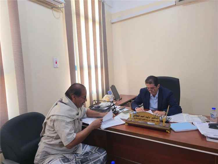 الوكيل المالي والإداري يطلع على تقرير مفصل عن نشاط صندوق تطوير المحافظة ويؤكد أهمية تعزيز كفاءة الأداء المؤسسي