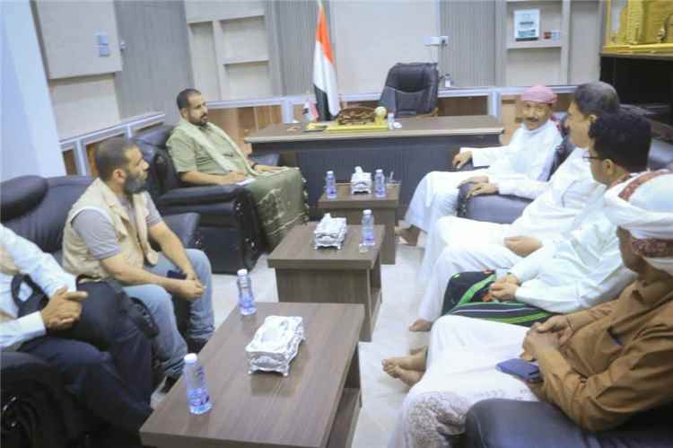 الوكيل بارباع ووكيل المحافظة للتنمية يطلعان على خطة مؤسسة "الناصر" لتأهيل الاستاد الأولمبي بسيئون