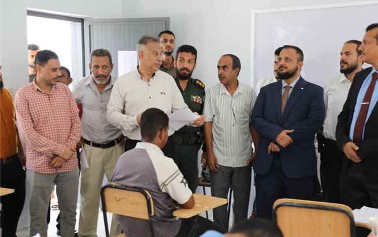 الوكيل كليب والجاوي واليزيدي يدشنان الاختبارات النظرية في المعاهد التقنية والمهنية بالعاصمة عدن